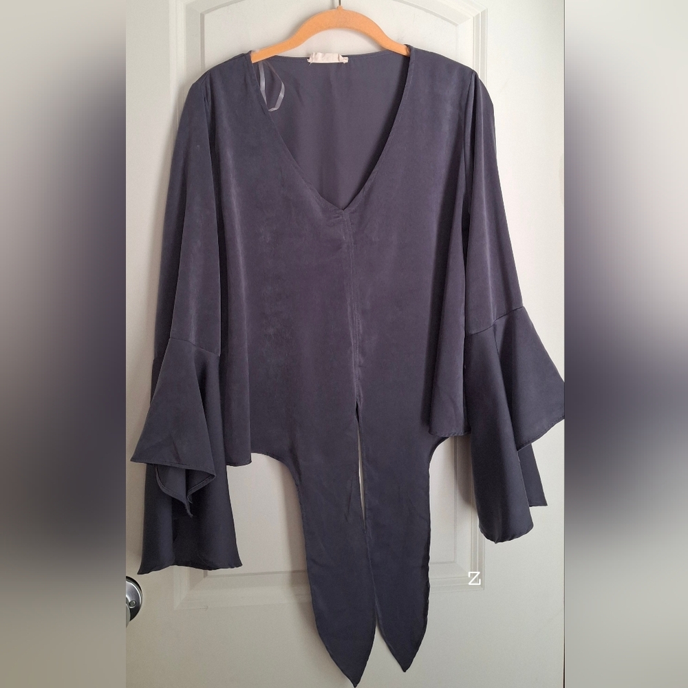 Barry n cream womens top sz M flounce sleeve front tie lighweight selena vibes